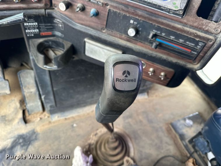 image for item EK0418 1999 Freightliner FLD semi truck