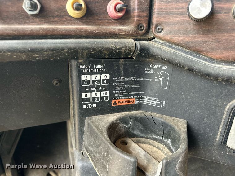 image for item EK0418 1999 Freightliner FLD semi truck