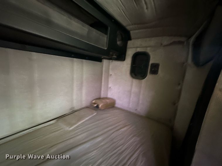 image for item EK0418 1999 Freightliner FLD semi truck