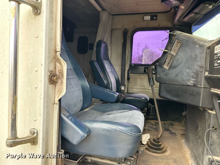 image for item EK0418 1999 Freightliner FLD semi truck