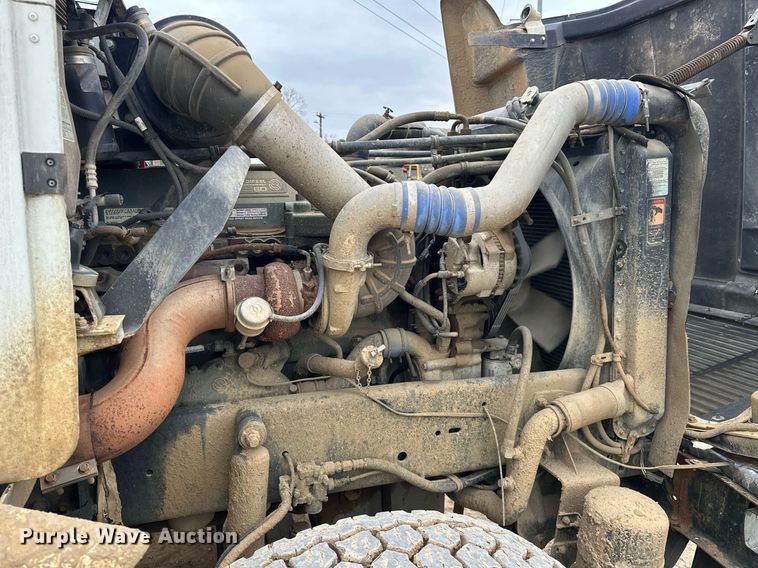 image for item EK0418 1999 Freightliner FLD semi truck