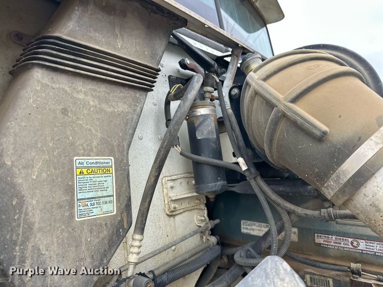 image for item EK0418 1999 Freightliner FLD semi truck