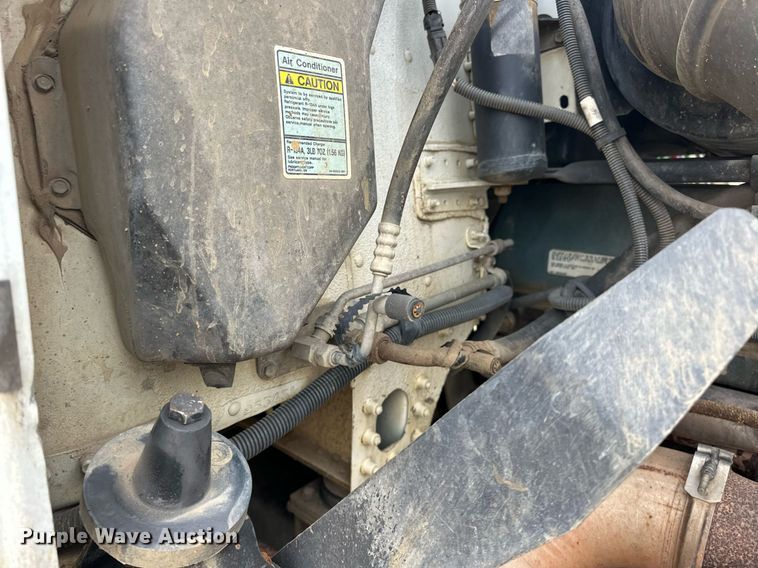 image for item EK0418 1999 Freightliner FLD semi truck