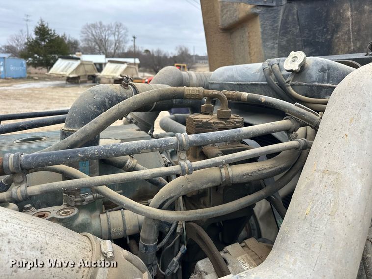 image for item EK0418 1999 Freightliner FLD semi truck