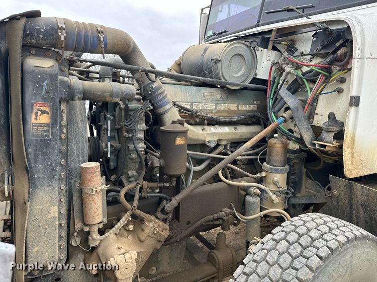 image for item EK0418 1999 Freightliner FLD semi truck