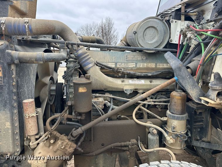 image for item EK0418 1999 Freightliner FLD semi truck