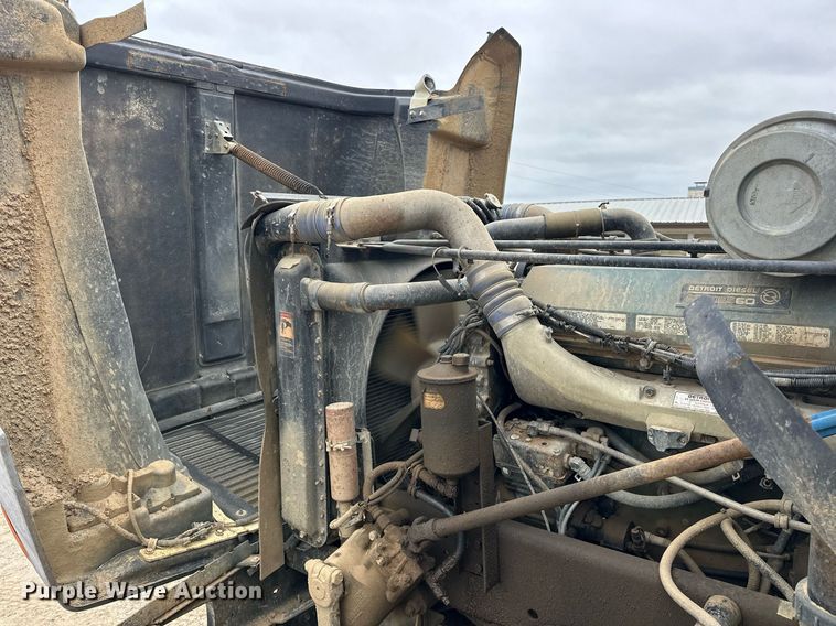 image for item EK0418 1999 Freightliner FLD semi truck