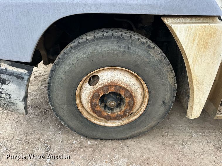 image for item EK0418 1999 Freightliner FLD semi truck