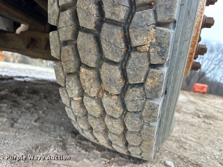 image for item EK0418 1999 Freightliner FLD semi truck