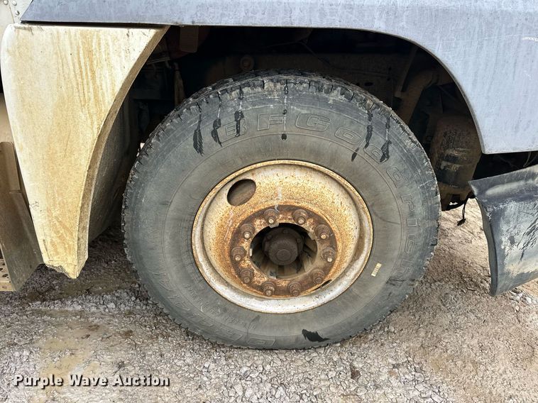 image for item EK0418 1999 Freightliner FLD semi truck