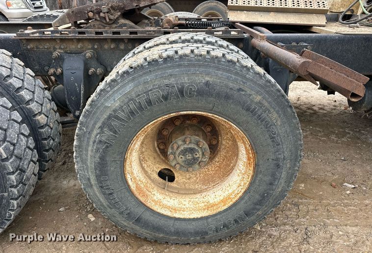 image for item EK0418 1999 Freightliner FLD semi truck