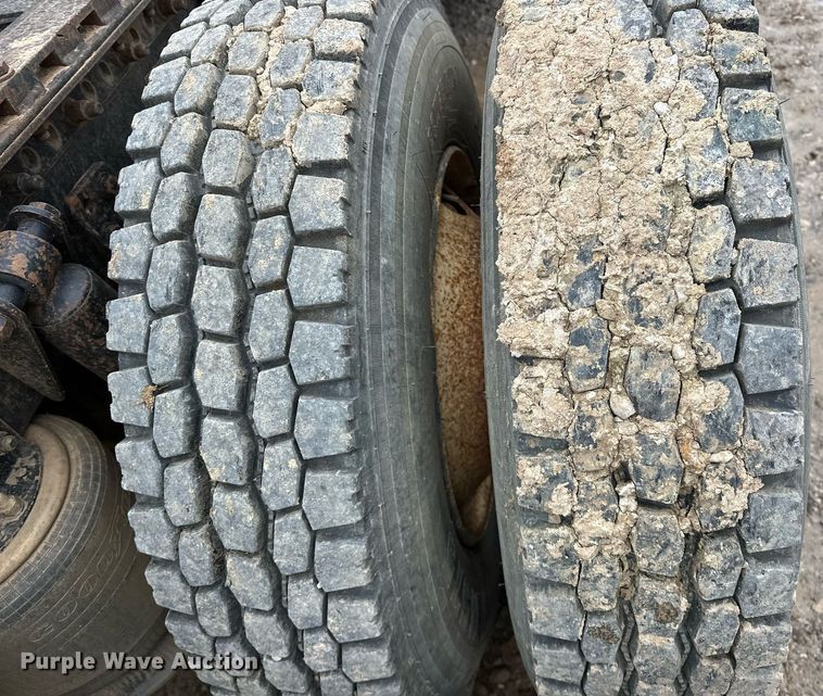 image for item EK0418 1999 Freightliner FLD semi truck