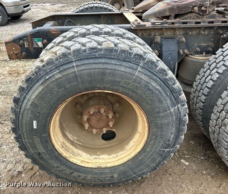 image for item EK0418 1999 Freightliner FLD semi truck