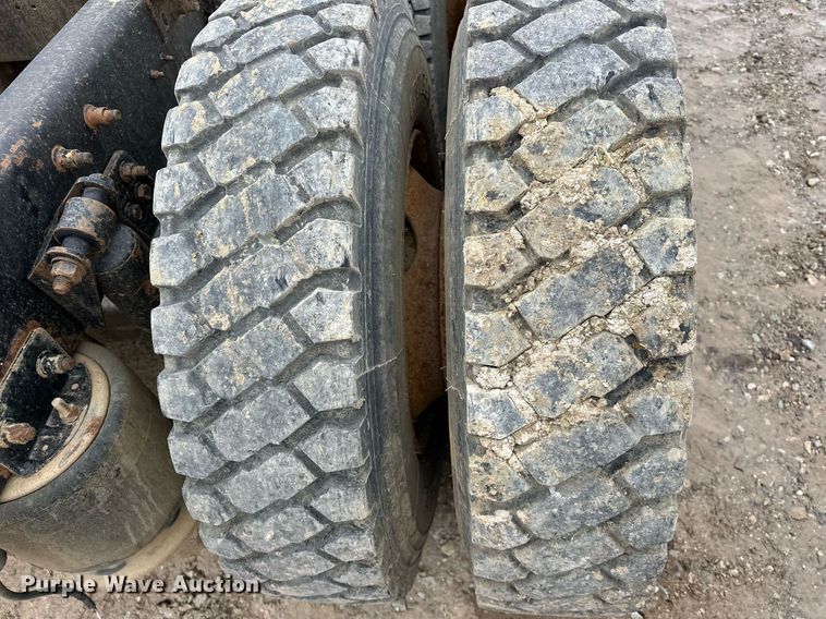 image for item EK0418 1999 Freightliner FLD semi truck