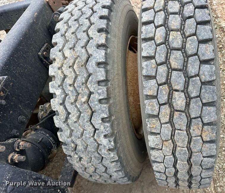 image for item EK0418 1999 Freightliner FLD semi truck