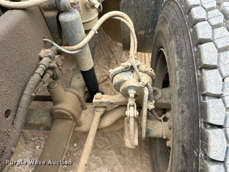 image for item EK0418 1999 Freightliner FLD semi truck