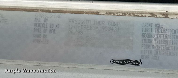 image for item EK0418 1999 Freightliner FLD semi truck