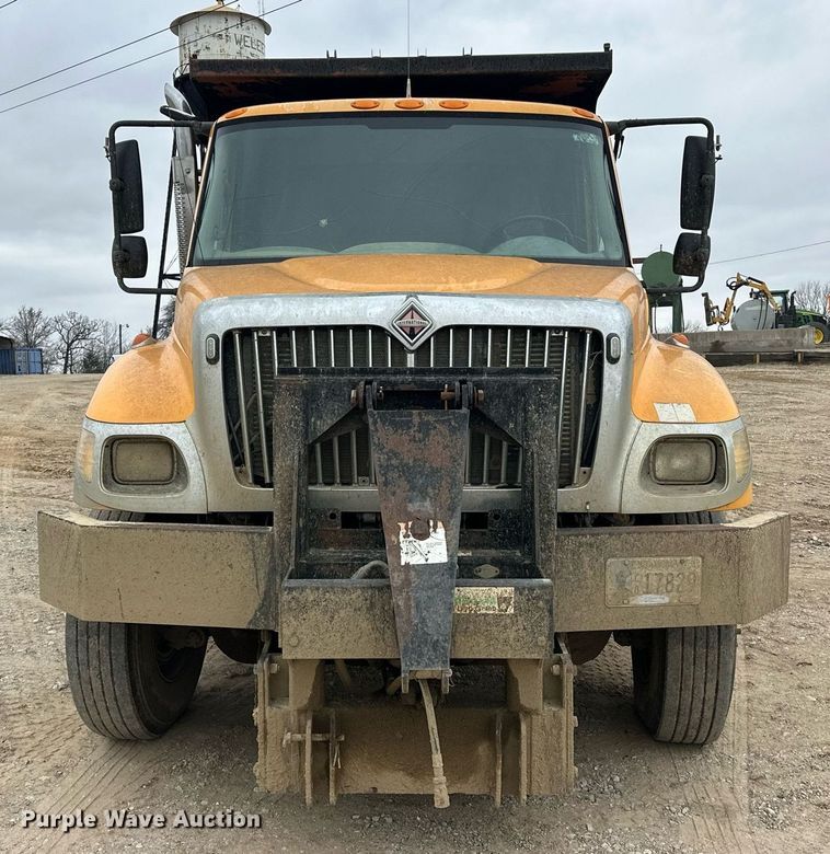 image for item EK0419 2004 International 7400 dump truck