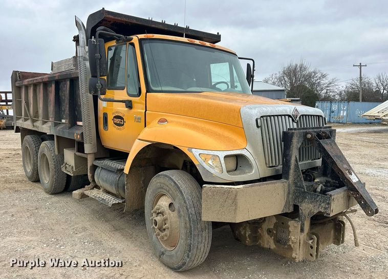image for item EK0419 2004 International 7400 dump truck