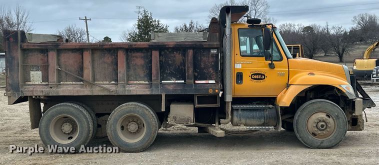 image for item EK0419 2004 International 7400 dump truck