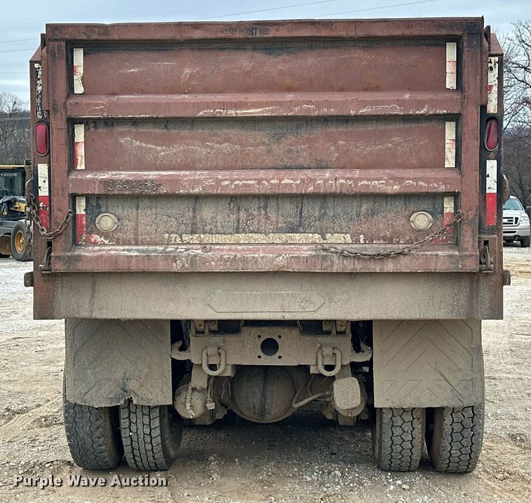 image for item EK0419 2004 International 7400 dump truck