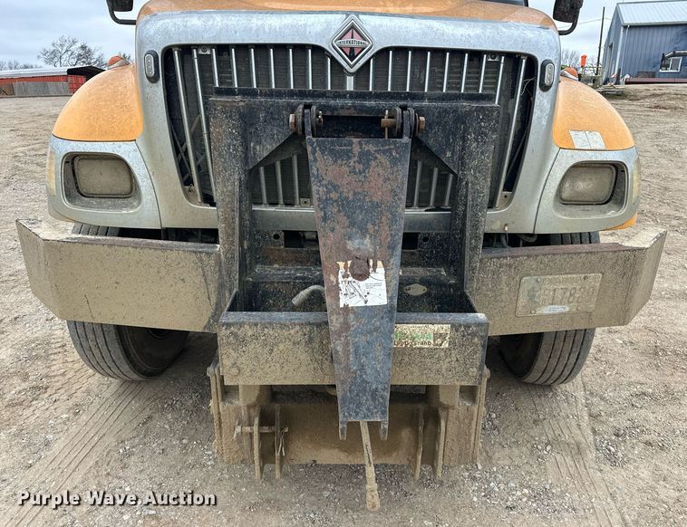 image for item EK0419 2004 International 7400 dump truck