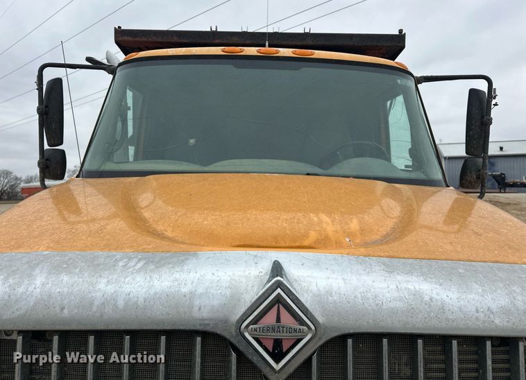 image for item EK0419 2004 International 7400 dump truck