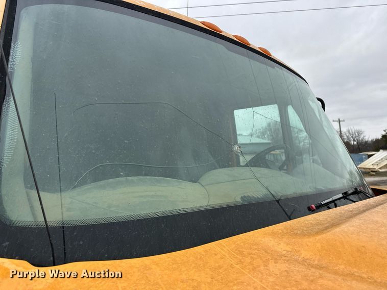 image for item EK0419 2004 International 7400 dump truck