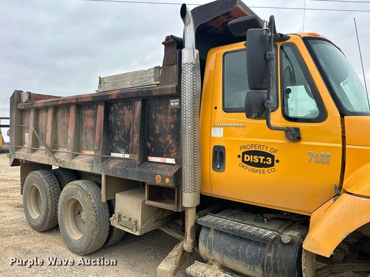 image for item EK0419 2004 International 7400 dump truck