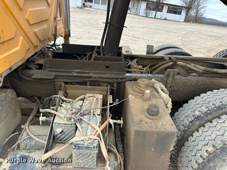 image for item EK0419 2004 International 7400 dump truck