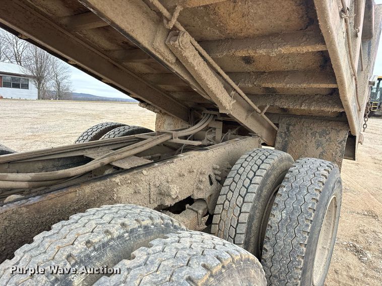 image for item EK0419 2004 International 7400 dump truck