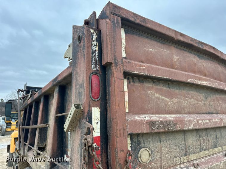 image for item EK0419 2004 International 7400 dump truck