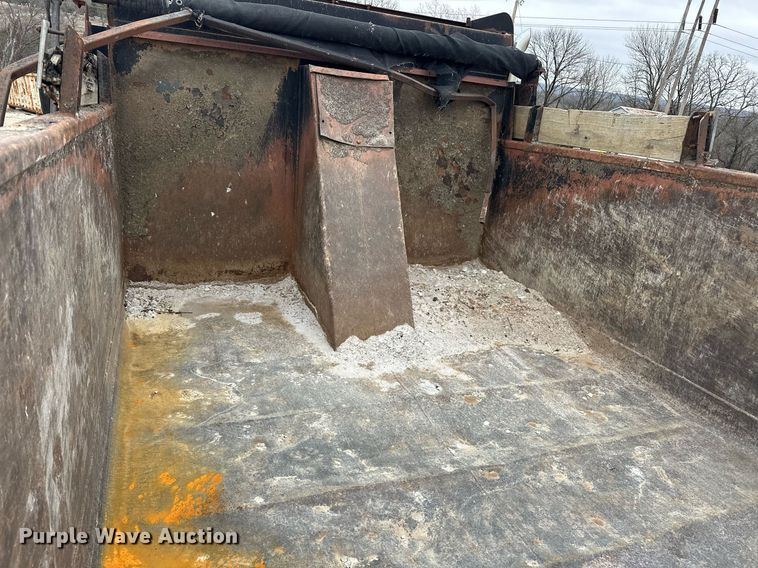 image for item EK0419 2004 International 7400 dump truck