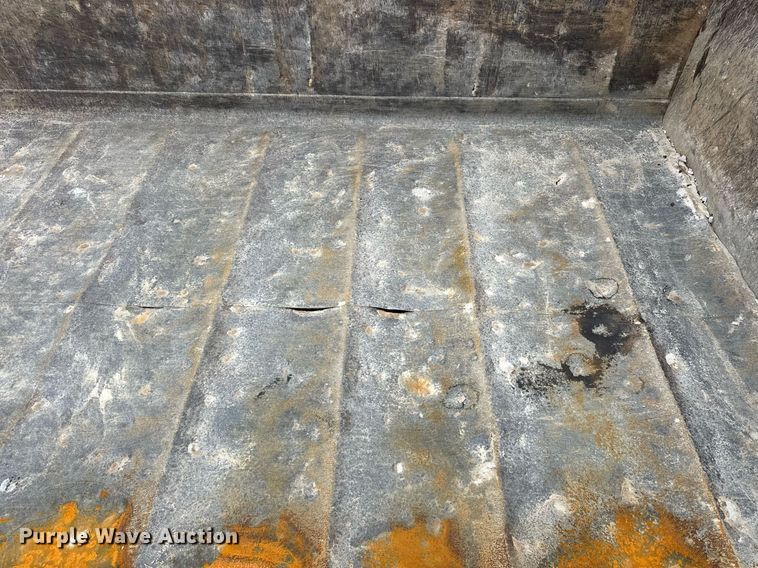 image for item EK0419 2004 International 7400 dump truck