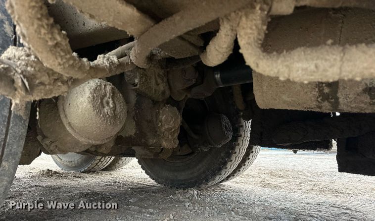 image for item EK0419 2004 International 7400 dump truck