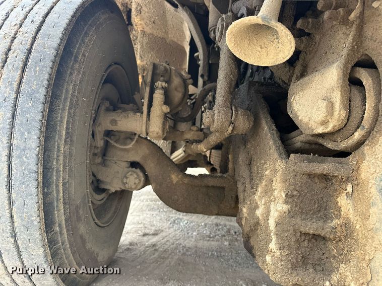 image for item EK0419 2004 International 7400 dump truck