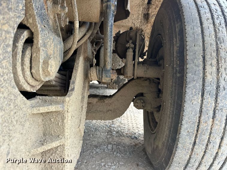 image for item EK0419 2004 International 7400 dump truck