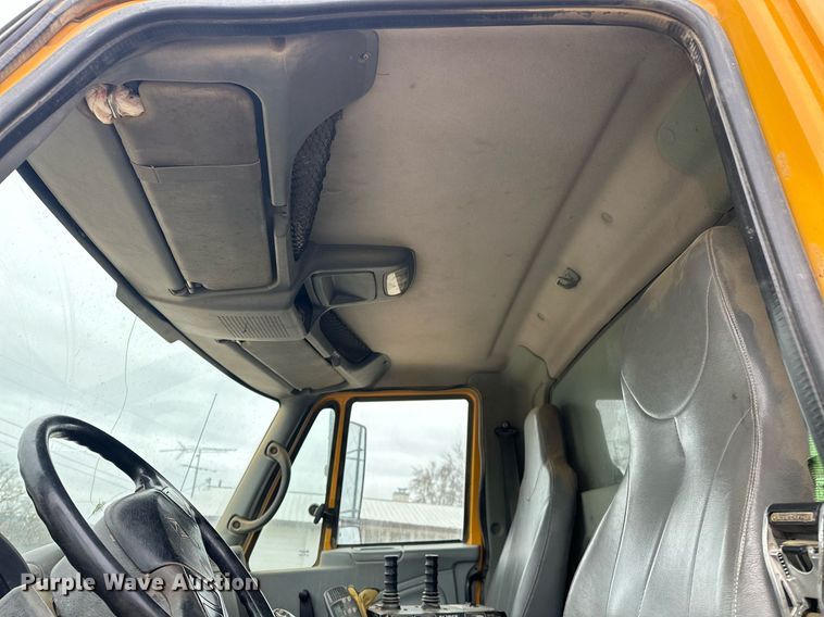 image for item EK0419 2004 International 7400 dump truck