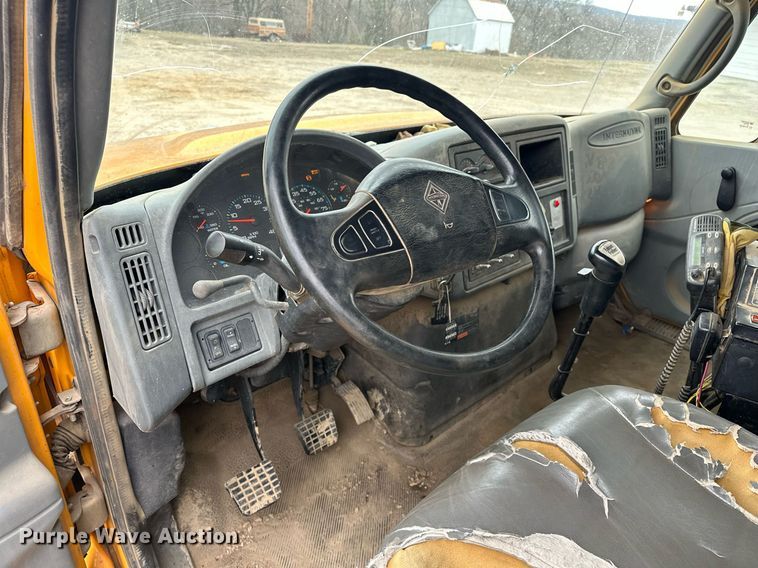 image for item EK0419 2004 International 7400 dump truck