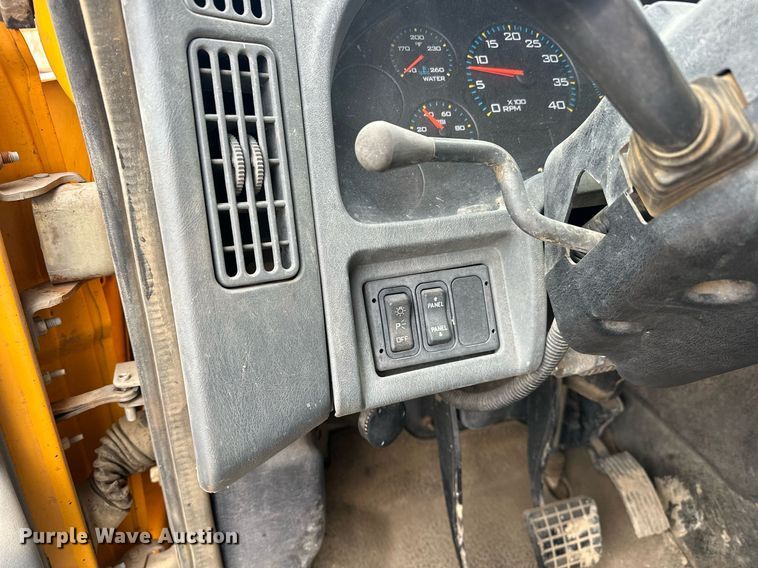 image for item EK0419 2004 International 7400 dump truck