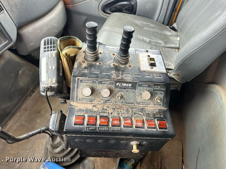 image for item EK0419 2004 International 7400 dump truck