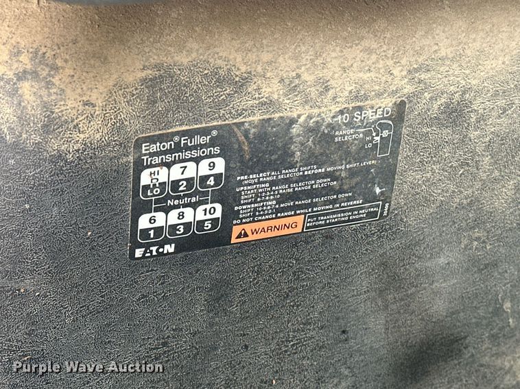 image for item EK0419 2004 International 7400 dump truck