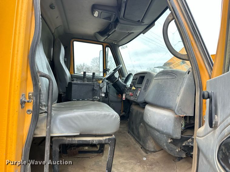 image for item EK0419 2004 International 7400 dump truck