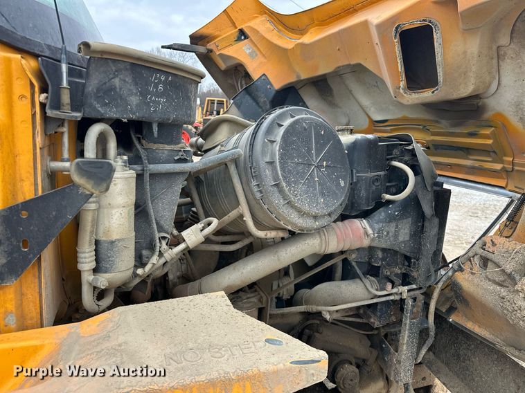 image for item EK0419 2004 International 7400 dump truck
