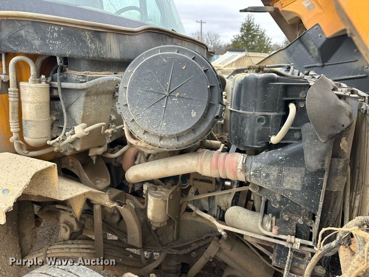 image for item EK0419 2004 International 7400 dump truck