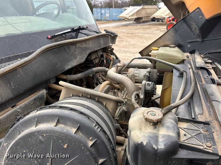 image for item EK0419 2004 International 7400 dump truck