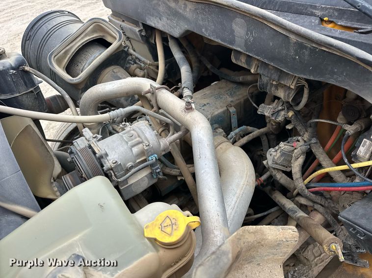 image for item EK0419 2004 International 7400 dump truck