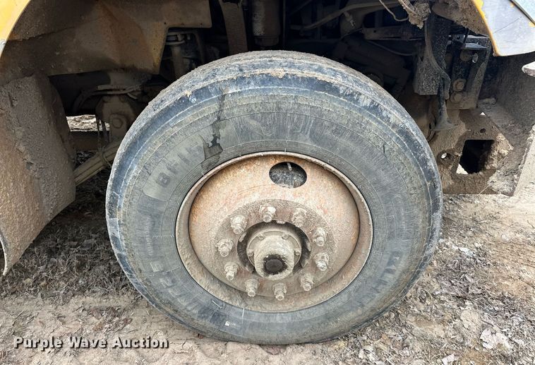 image for item EK0419 2004 International 7400 dump truck