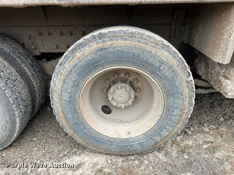 image for item EK0419 2004 International 7400 dump truck