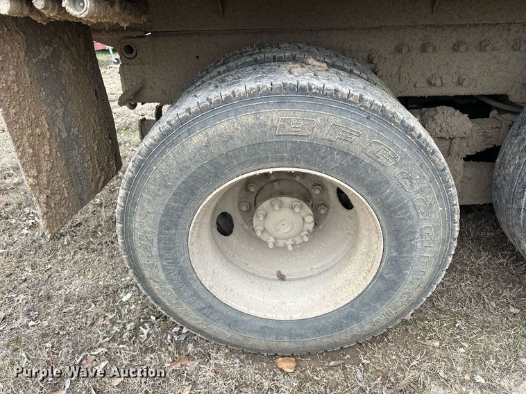 image for item EK0419 2004 International 7400 dump truck